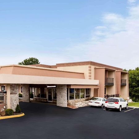 Hotel Super 8 By Wyndham Lawrence Ku Extérieur photo