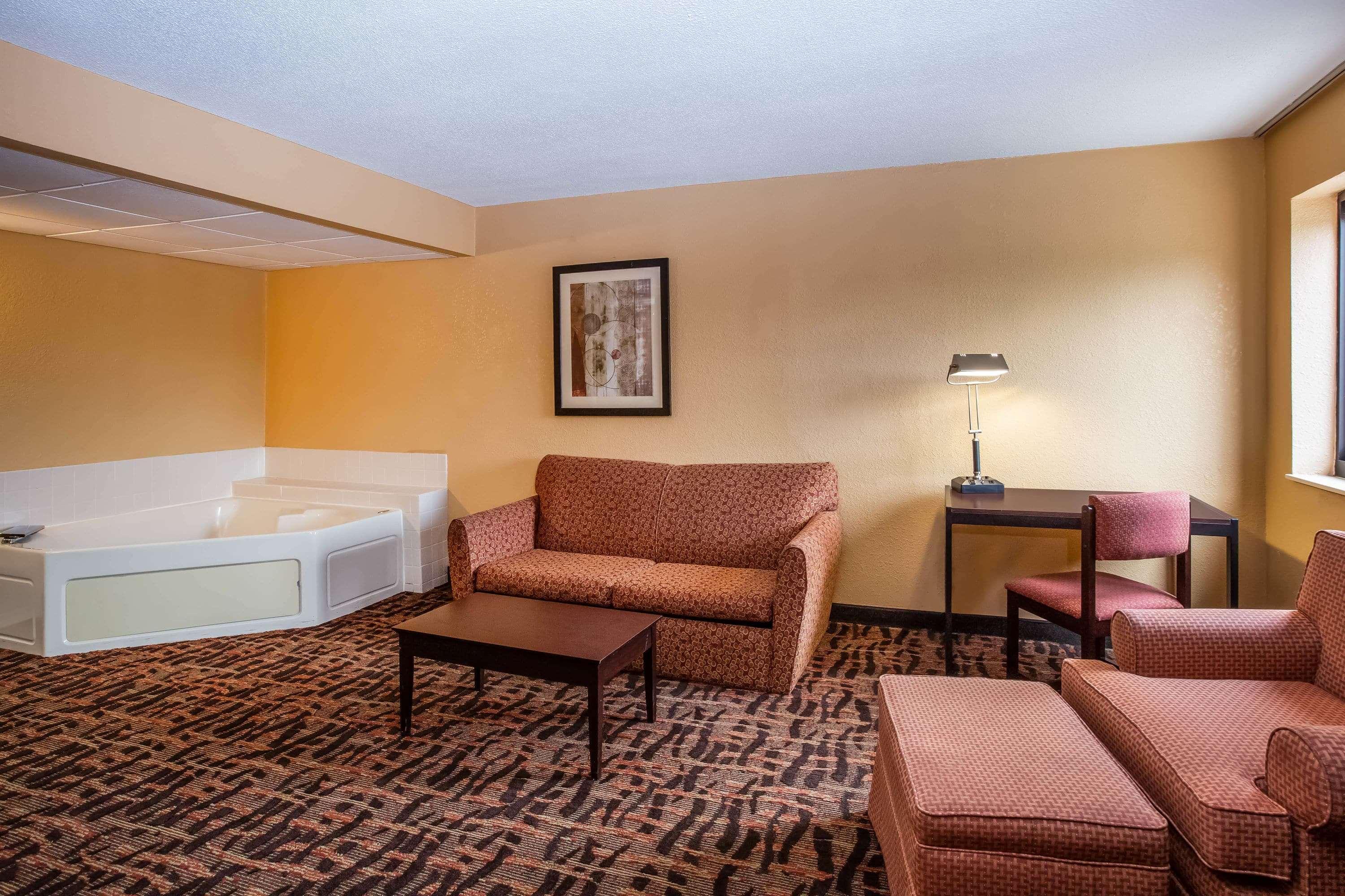 Hotel Super 8 By Wyndham Lawrence Ku Extérieur photo