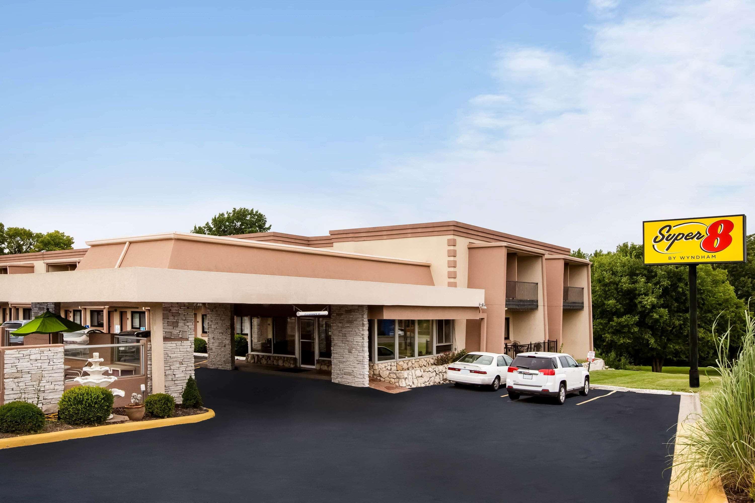 Hotel Super 8 By Wyndham Lawrence Ku Extérieur photo