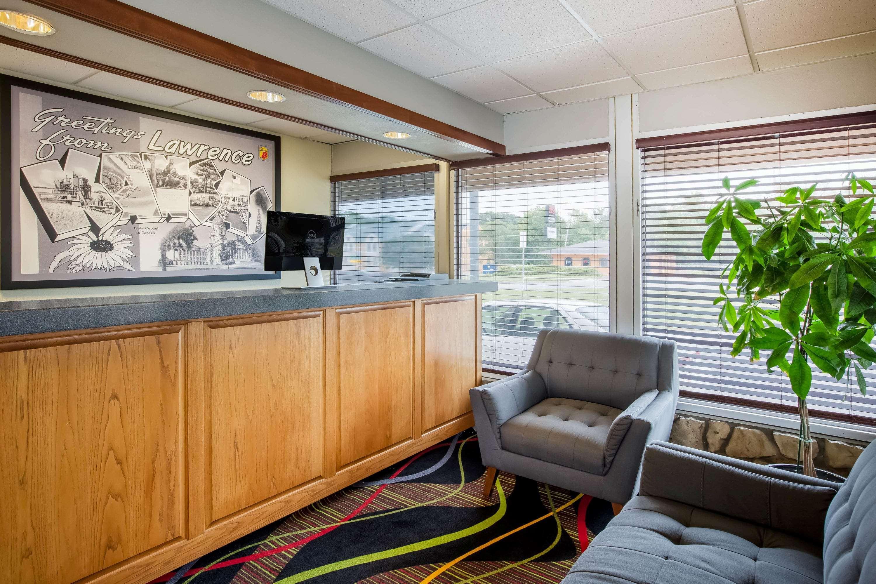 Hotel Super 8 By Wyndham Lawrence Ku Extérieur photo