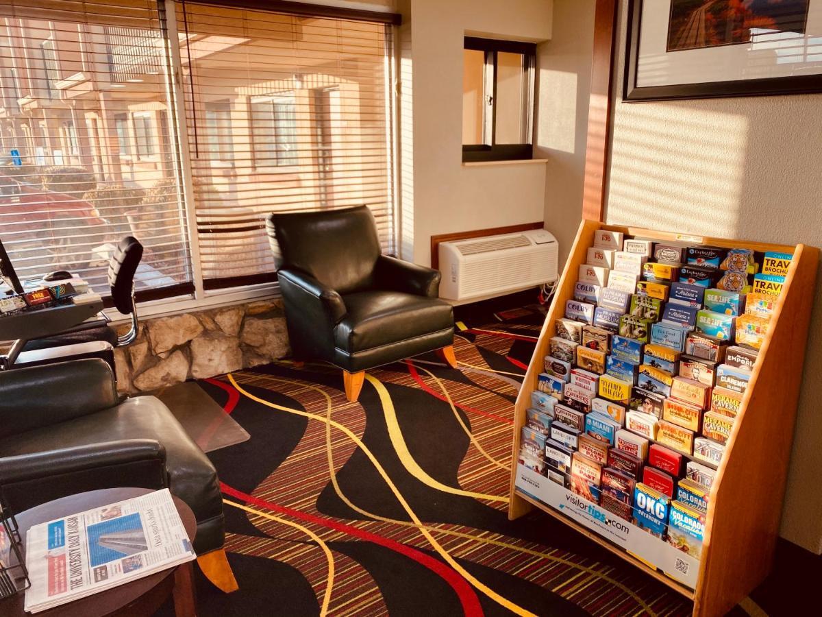 Hotel Super 8 By Wyndham Lawrence Ku Extérieur photo