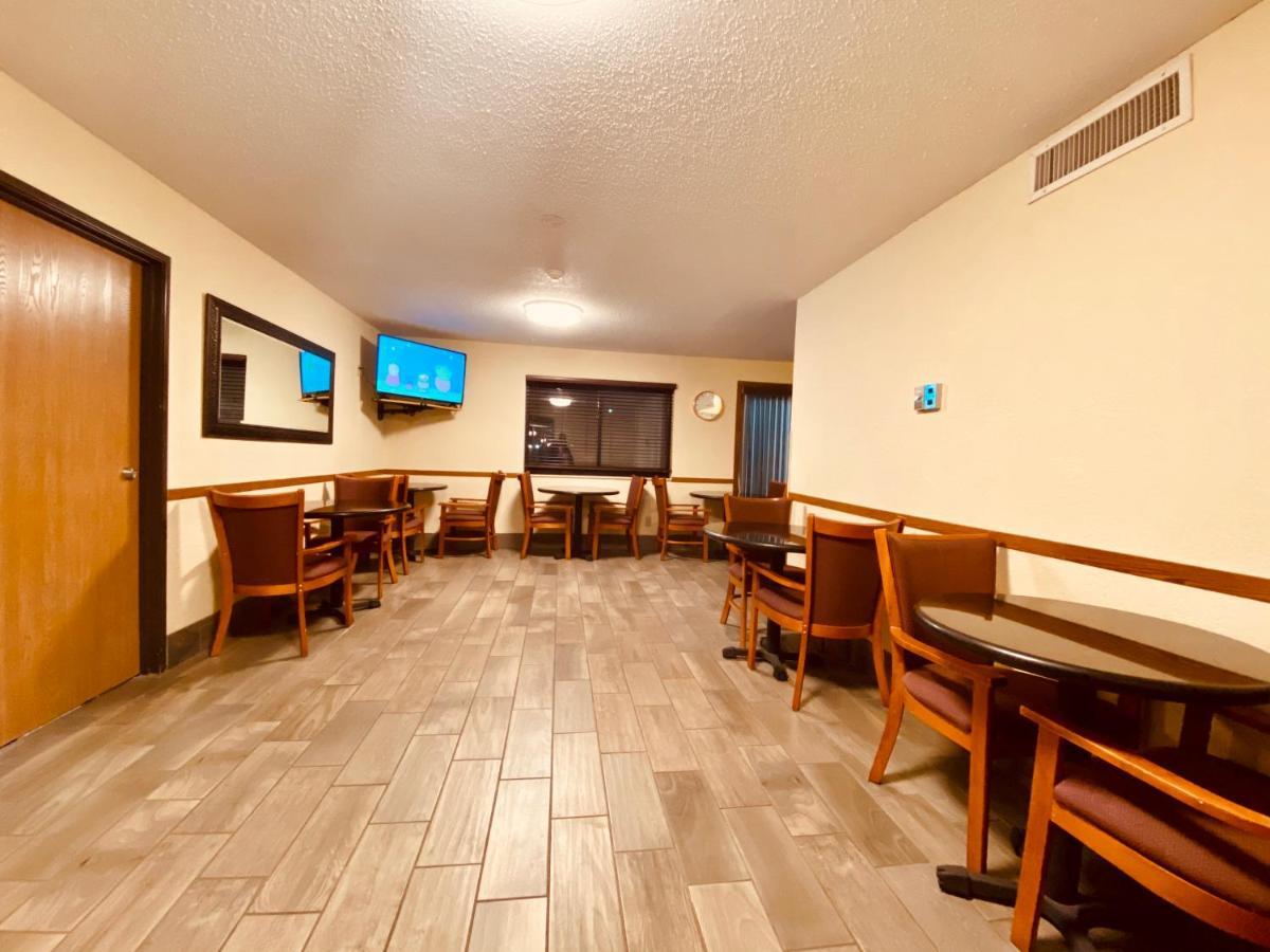 Hotel Super 8 By Wyndham Lawrence Ku Extérieur photo